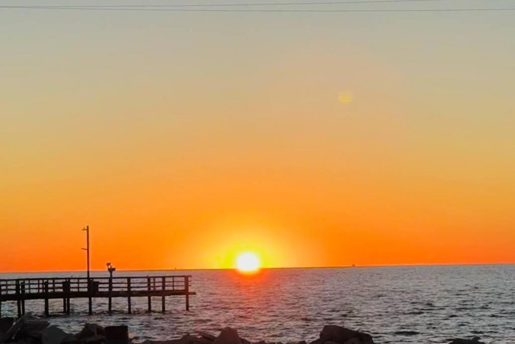 Pet Friendly Tranquil Cottage With Fire-Pit And Seasonal Hot Tub Sept-March Minutes To Beaches Dauphin Island Exterior photo